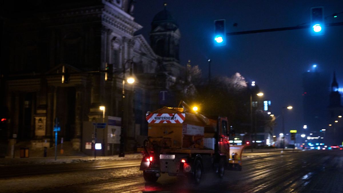 Berlin & Brandenburg: Glatteis bremst Verkehr in Berlin und Brandenburg aus