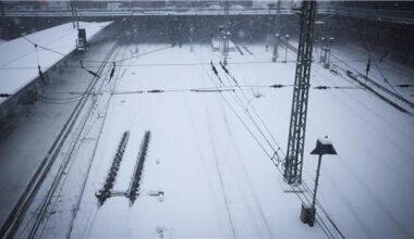 Lastwagen legt Zugverkehr bei Hamburg lahm
