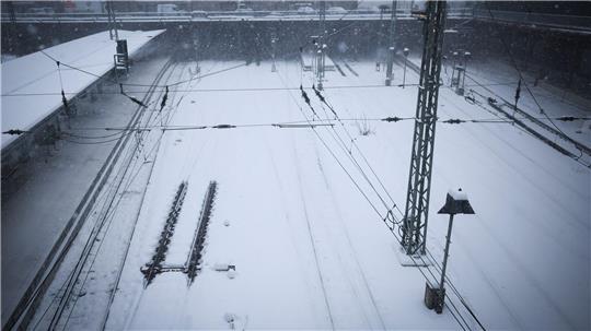 Lastwagen legt Zugverkehr bei Hamburg lahm
