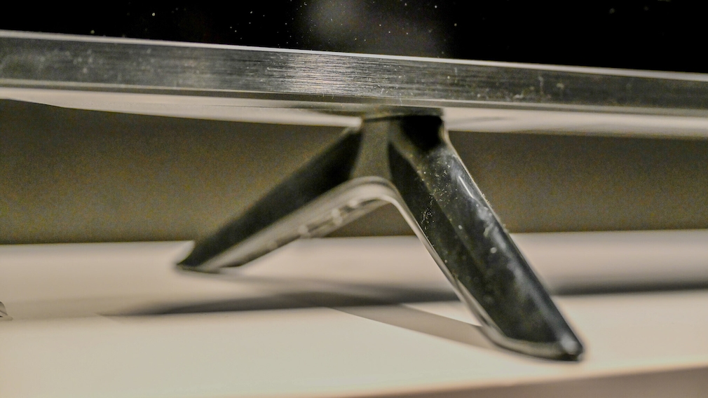 Die Plastik-Füße des Amazon FireTV 4.