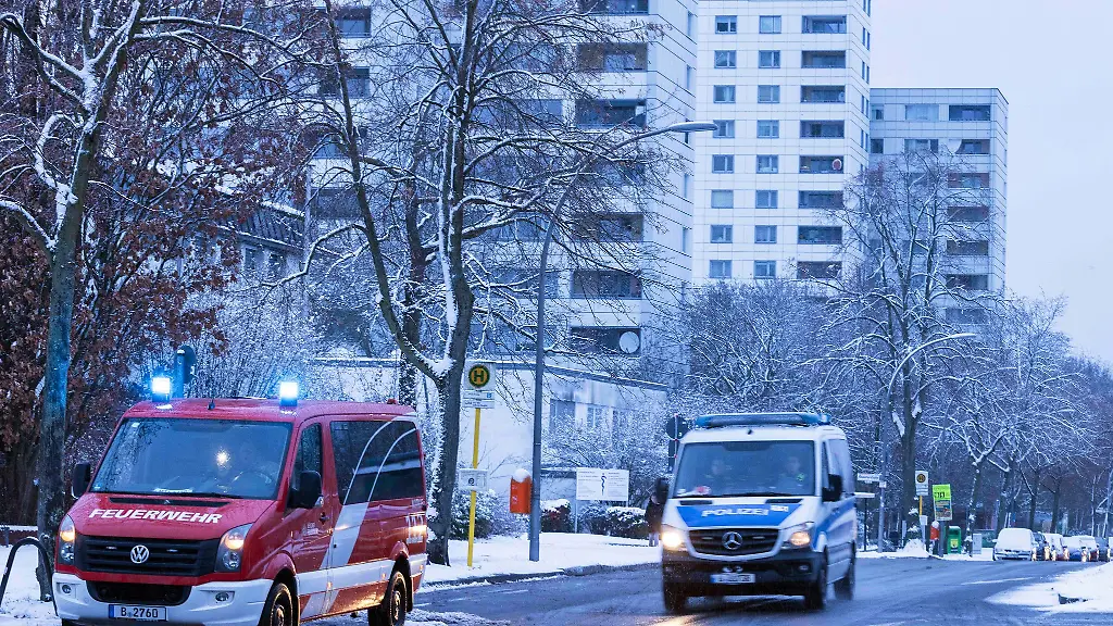 Die-Polizei-patrouilliert-in-den-vom-Stromausfall-betroffenen-Stadtteilen-auch-nachts