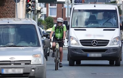 Zwischen Fahrrad- und Autofahrern kommt es immer wieder zu Konflikten.