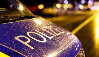 Ganze Fahrbahn abgesperrt: Unbekannte stellen LKW-Auflieger nachts quer auf Autobahn