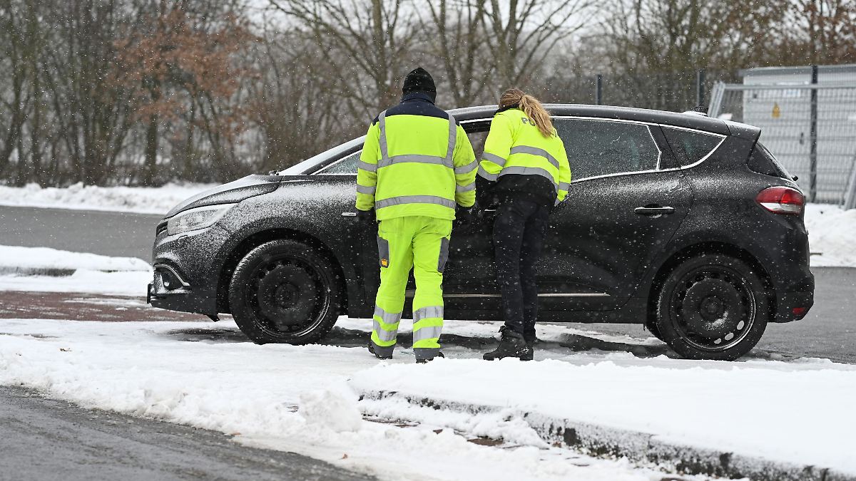 Niedersachsen & Bremen: Passant entdeckt Leiche im Auto auf Rastplatz