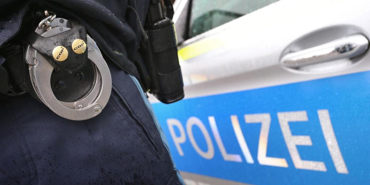 Ex-Freund tritt gegen Wohnungstür - Polizei muss in Nürnberg eingreifen