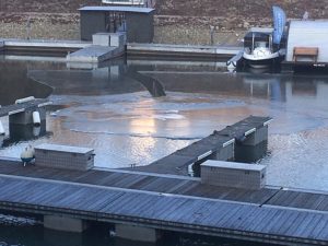 Eisschollen gab es auch schon im Mainzer Winterhafen - zuletzt war das 2017 der Fall. - Foto: gik