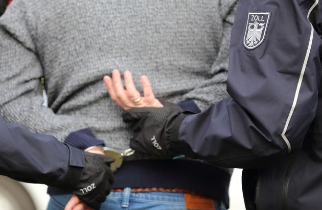 HZA-BS: ZOLL deckt illegalen Aufenthalt in vier Fällen in Südniedersachsen auf