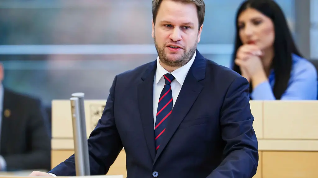 FDP-Fraktionschef-Christopher-Vogt-macht-einen-Dissens-in-der-Landesregierung-aus