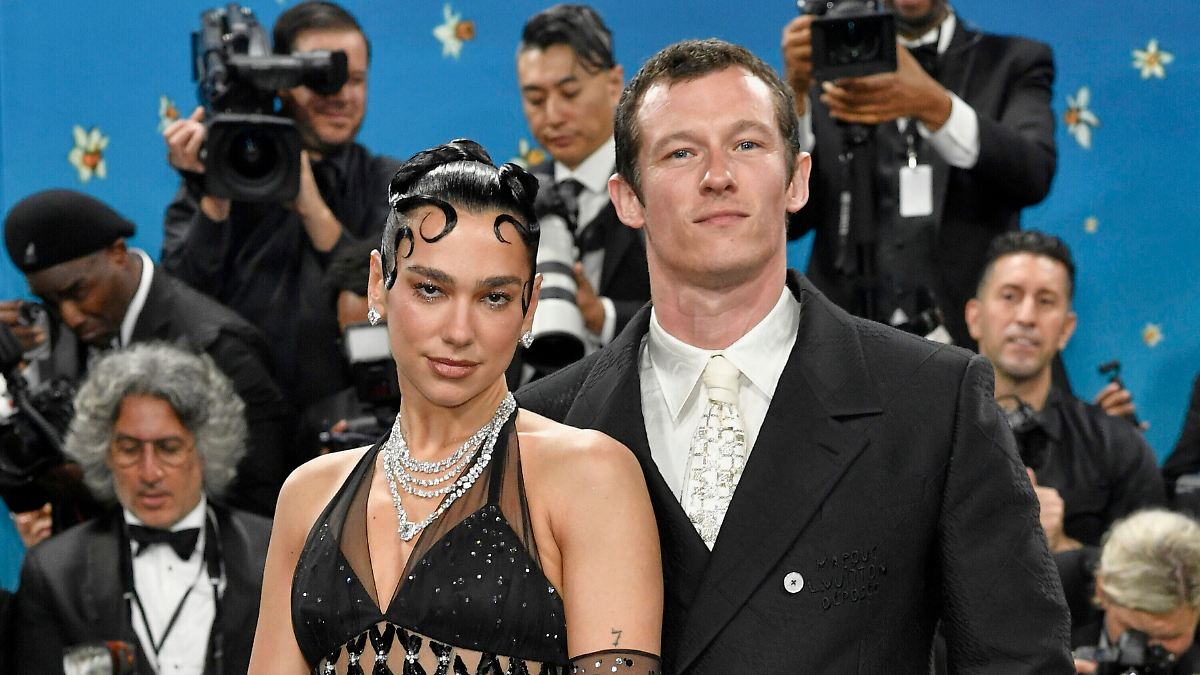 Freund von Dua Lipa: Wird Callum Turner der neue 007? Er selbst verplappert sich