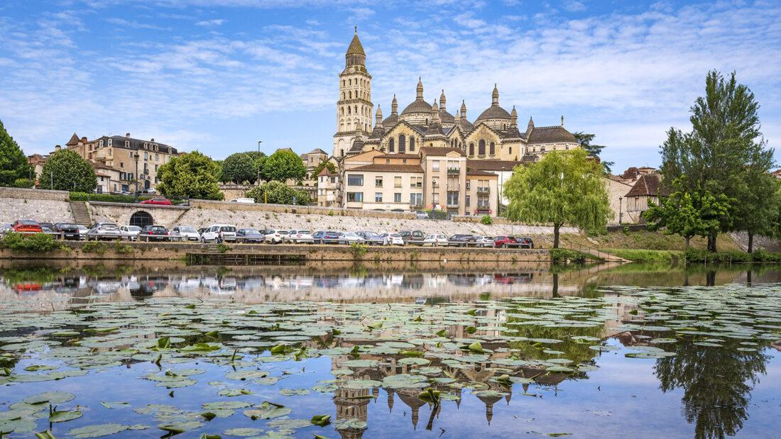 Die Kathedrale spiegelt sich in den Fluten der Isle. Foto: Hilke Maunder