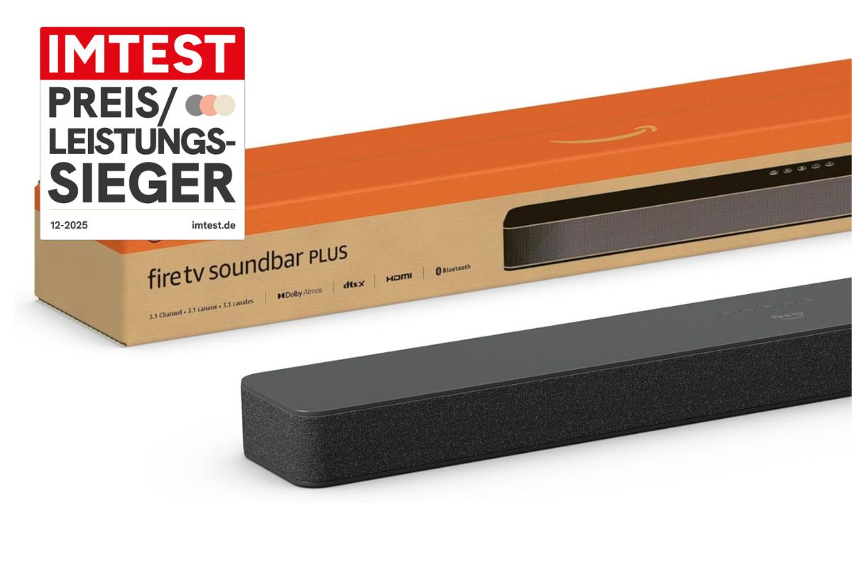 Amazon Fire TV Soundbar Plus auf weißem Hintergrund