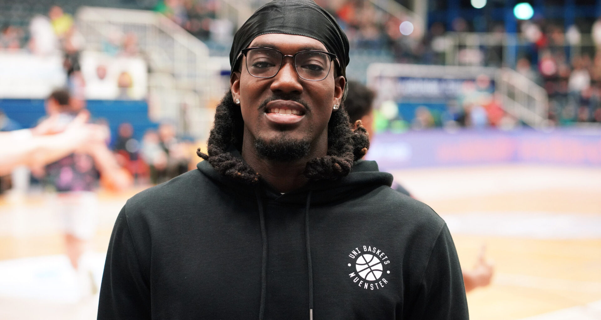 Uni Baskets verstärken ihre Rotation mit Philip Alston – Uni Baskets