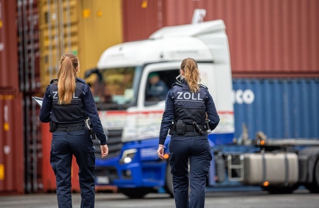 HZA-BS: Weltzolltag / ZOLL schützt die Gesellschaft durch Wachsamkeit und Engagement