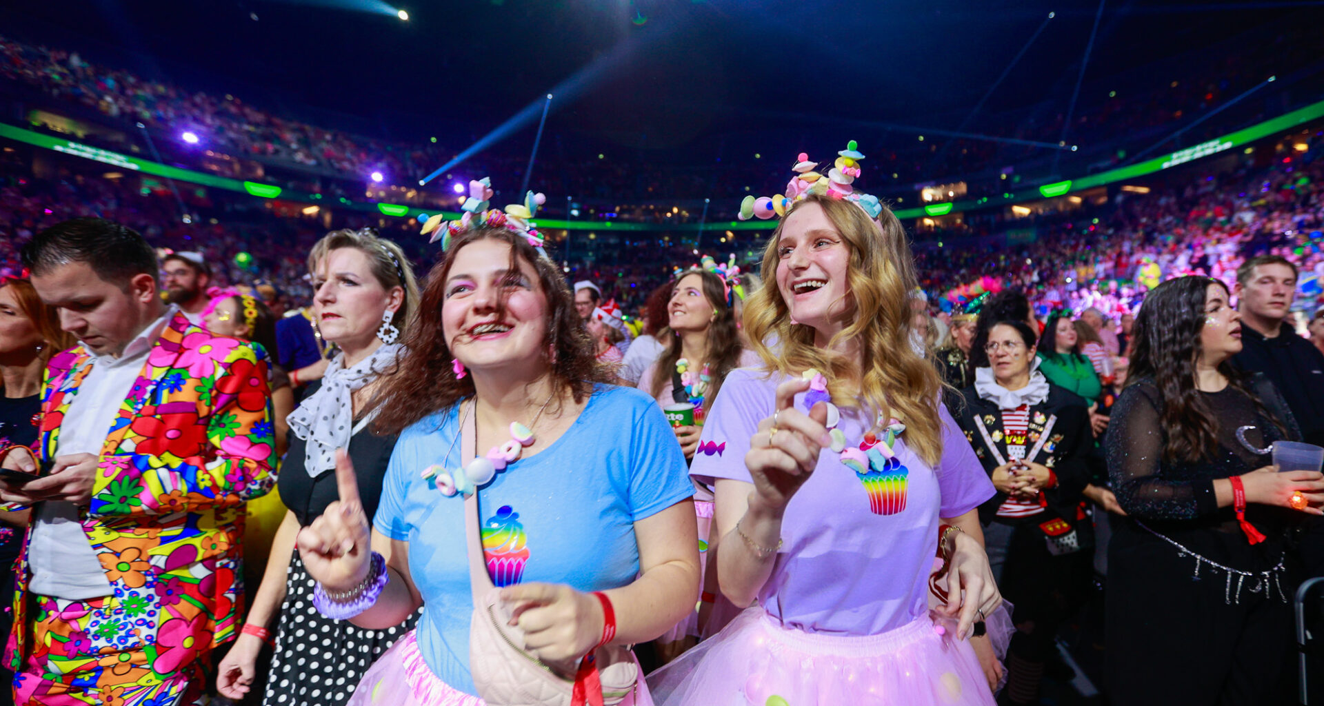 So bunt feiert Köln bei der Lachenden Kölnarena