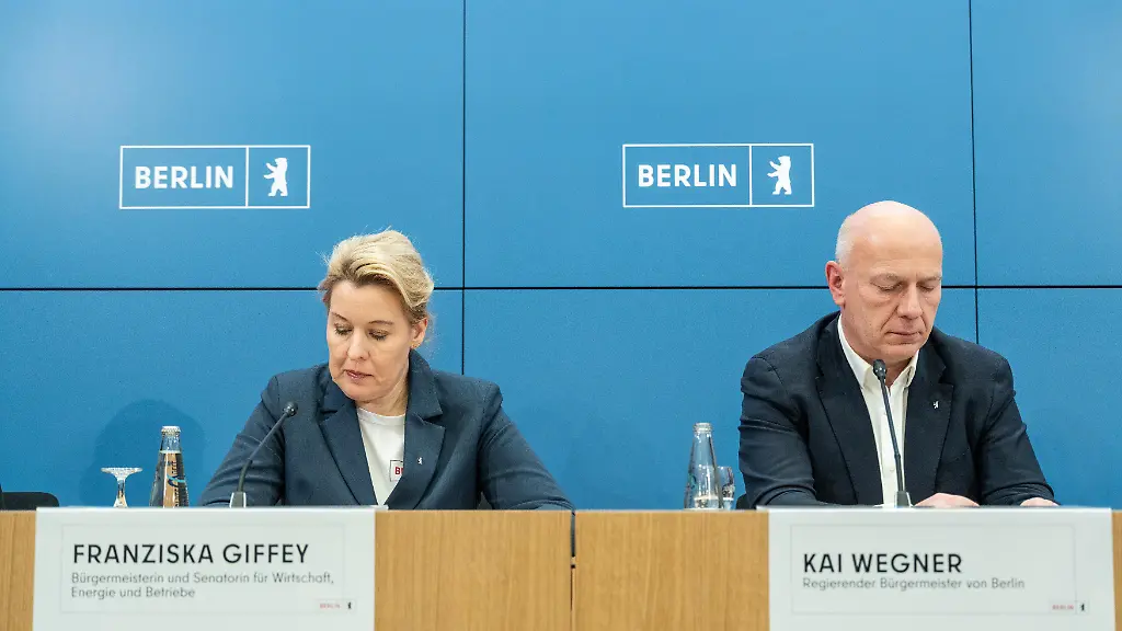 Franziska-Giffey-Senatorin-fuer-Wirtschaft-Energie-und-Betriebe-Kai-Wegner-Regierender-Buergermeister