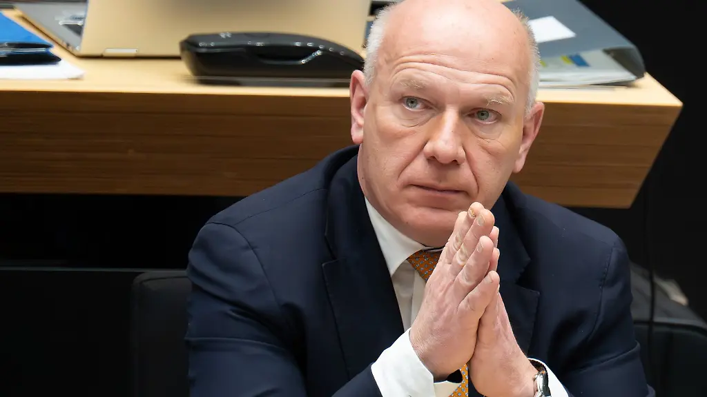 Fuer-Berlins-Regierungschef-Kai-Wegner-CDU-hat-eine-Olympia-Bewerbung-Prioritaet-vor-einer-Bewerbung-um-die-Expo-2035