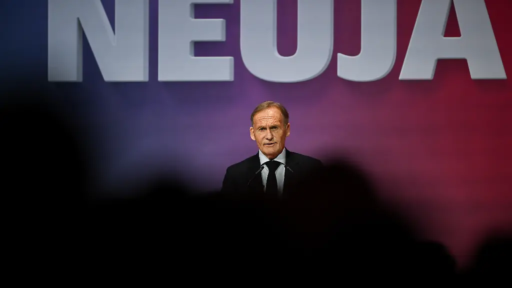 Fussball-Bundesliga-Neujahrsempfang-der-Deutschen-Fussball-Liga-DFL-im-Gesellschaftshaus-Palmengarten-Hans-Joachim-Watzke-Ligapraesident-der-DFL-spricht-auf-dem-Neujahrsempfang-der-DFL