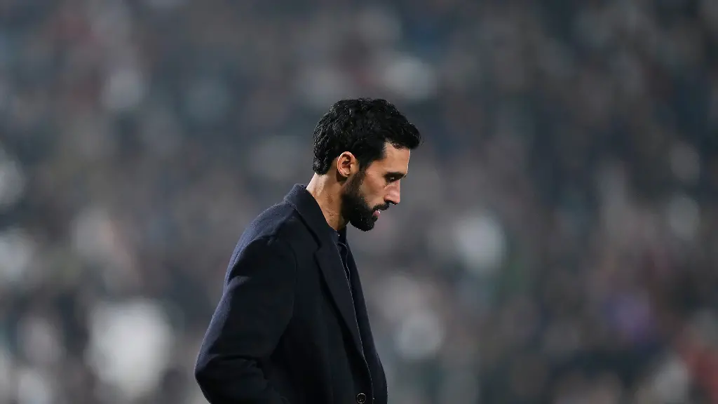 Fussball-Pokal-Spanien-Albacete-Balompie-Real-Madrid-Achtelfinale-Real-Madrids-Cheftrainer-Alvaro-Arbeloa-betritt-das-Spielfeld-vor-der-zweiten-Halbzeit