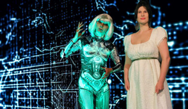 Das Theater K bringt die Pionierin der Computer-Forschung, Ada Lovelace, in dem Stück „Upload Ada“ mit einer künstlichen Intelligenz zusammen.