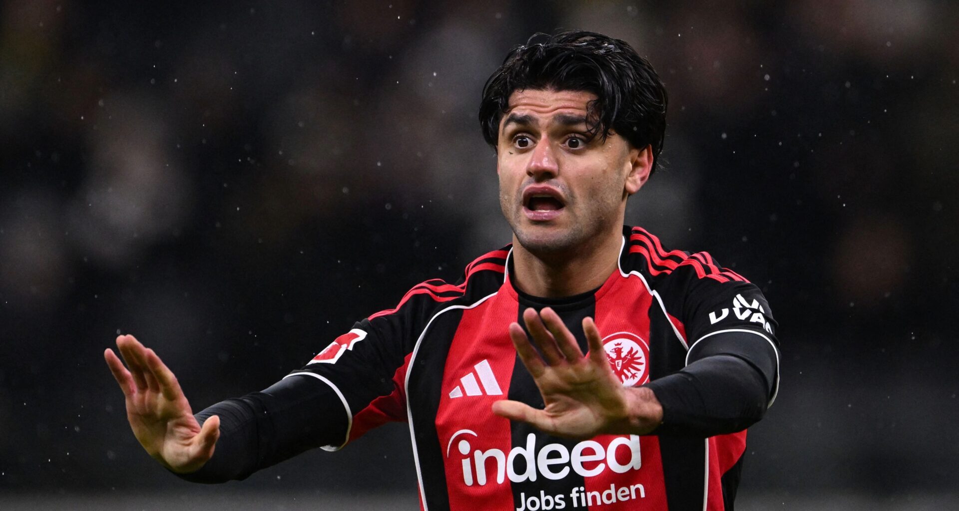 Sky oder DAZN für VfB Stuttgart vs. Eintracht Frankfurt heute live: Wer zeigt / überträgt die Bundesliga am Dienstag im TV und Livestream?