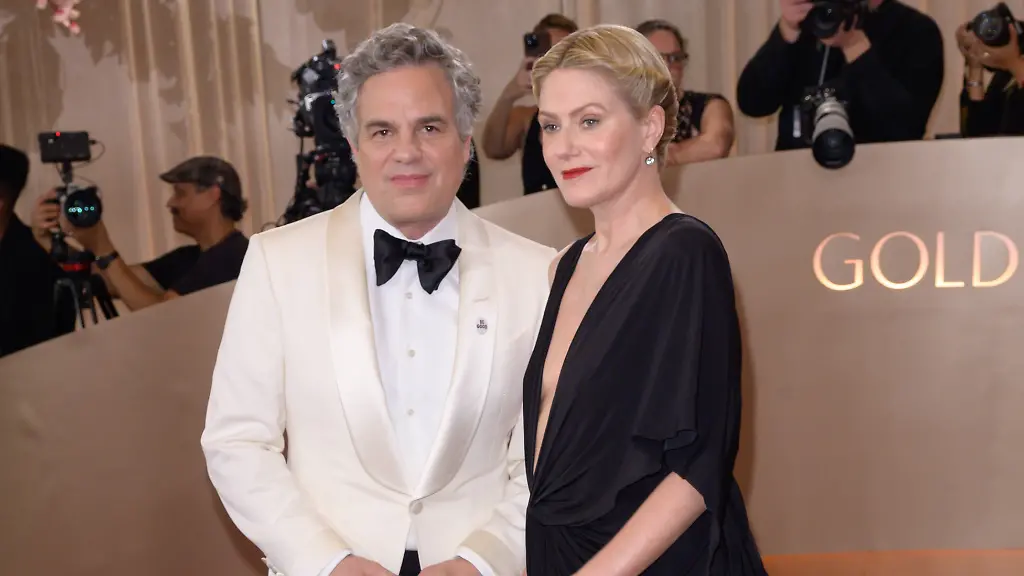 Golden-Globe-Awards-2026-Los-Angeles-USA-LOS-ANGELES-USA-January-11-2026-Mark-Ruffalo-Sunrise-Coigney-at-the-83rd-Golden-Globe-Awards-at-the-Beverly-Hilton-Hotel