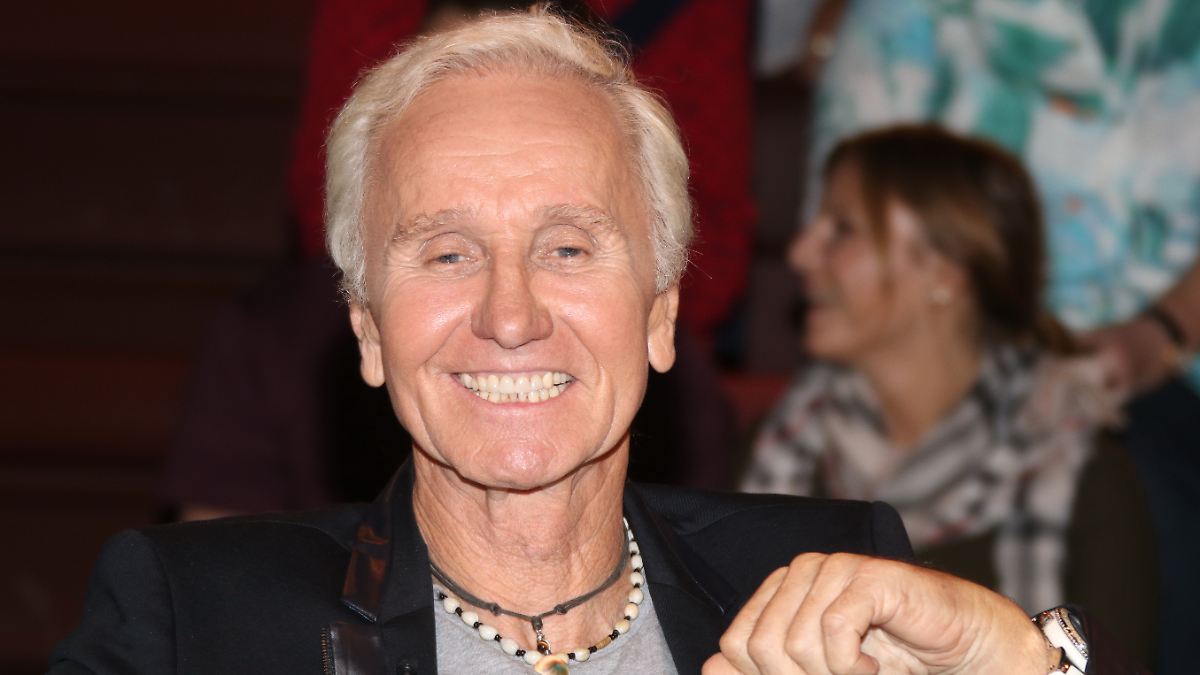 Ist es eine Märchenprinzessin?: EAV-Sänger Klaus Eberhartinger ist mit 75 erneut Vater