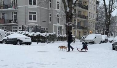 Müllabfuhr lahmgelegt, Schulen zu: "Elli" über Norddeutschland - Hamburg versinkt im Schnee