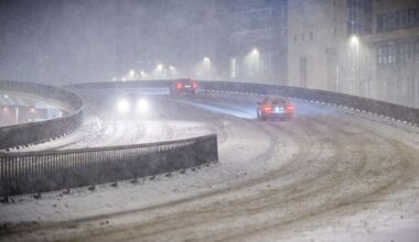 Niedersachsen & Bremen: Lastwagen dreht sich auf glatter Autobahn bei Garbsen