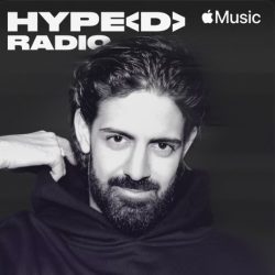Hyped Radio-DJ Aria Nejati (Bild: Apple Music)