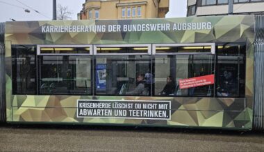 BSW kritisiert Bundeswehr-Werbung auf Augsburger Straßenbahnen