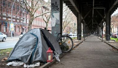 Berlin & Brandenburg: Obdachlosenlager brennt aus – Drei Männer knapp gerettet