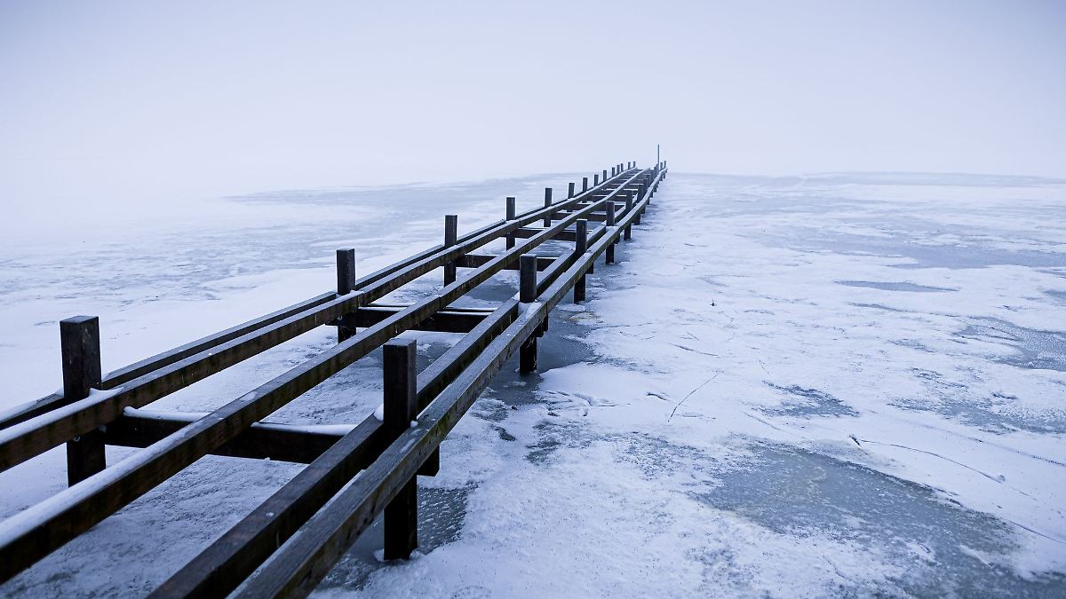 Niedersachsen & Bremen: Klirrende Kälte, Eis und Schnee bringen Freude und Probleme
