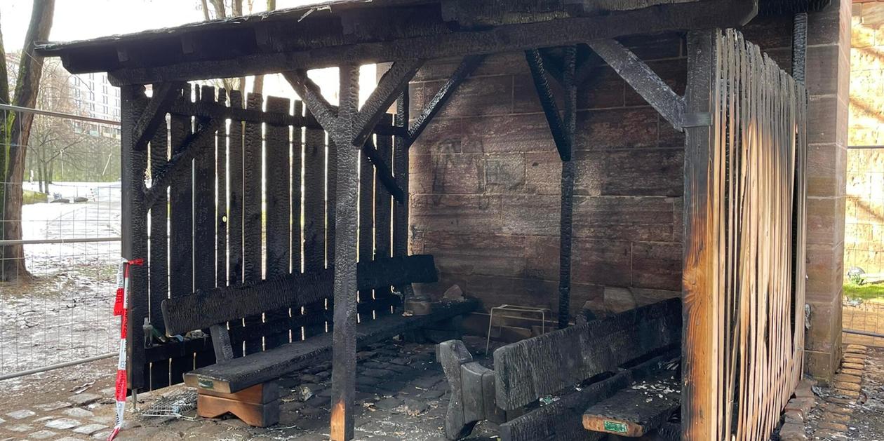 Brand zerstört Obdachlosenunterstand an der Königstorpassage – Stadt prüft Wiederaufbau