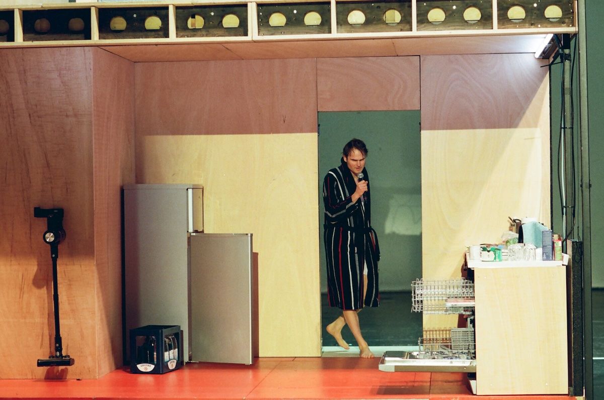 Irgendetwas ist passiert – Volksbühne Berlin – Fabian und Anne Hinrichs mit einer eigenen Pollesch-Fortsetzung