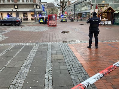 Die Polizei sperrte die Holstenstraße nach der Tat Ende Januar 2025 ab (Archivbild).