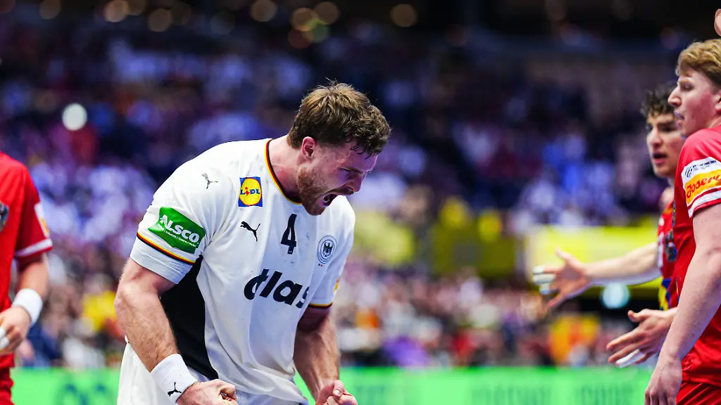 Jubel-Johannes-Golla-Deutschland-04-DEN-Deutschland-vs-Oesterreich-Handball-EHF-Europameisterschaft-2026-Gruppe-A-Spieltag-1-15-01-2026-DEN-Deutschland-vs-Oesterreich-Handball-EHF-Europameisterschaft-2026-Gruppe-A-Spieltag-1-15-01-2026-Herning-Cheers-Johannes-Golla-Germany-04-DEN-Germany-vs-Austria-Handball-EHF-European-Championship-2026-Group-A-Matchday-1-15-01-2026-DEN-Germany-vs