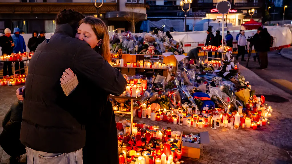 KEYPIX-People-react-as-flowers-and-candles-are-pictured-in-tribute-to-the-victims-on-the-site-of-the-fire-at-the-Le-Constellation-bar-and-lounge-in-Crans-Montana-Switzerland-on-Saturday-January-3-2026-40-persons-lost-their-lives-and-over-100-were-severely-injured-in-the-fire-that-devastated-the-bar-Le-Constellation-on-New-Year-s-Eve-in-the-Swiss-Alps-resort-of-Crans-Montana