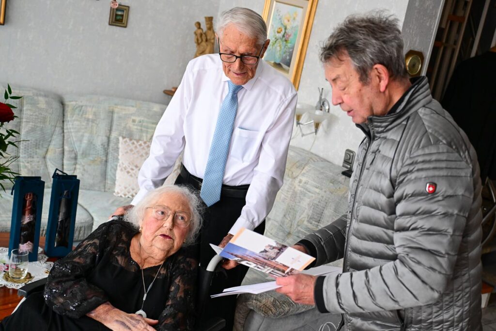 Delkenheim Ortsorsteher Dr. Bern Wittkowski überbruing die Glückwünsche der des Oberbürgermeisters und des Ministerpräsidenten. Auch Bundespräsident Frank-Walter Steinmeier hat seine Glückwünsche adressiert. 