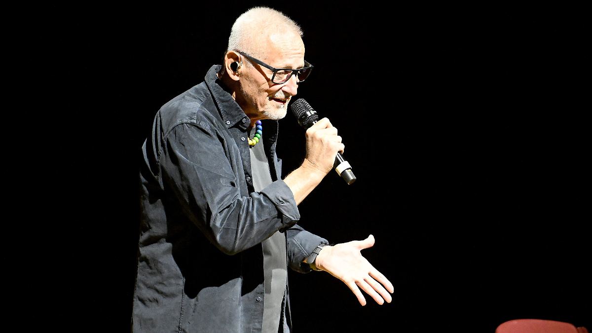 "Es tut mir unendlich leid": Konstantin Wecker sagt wegen Nervenschäden alle Konzerte ab