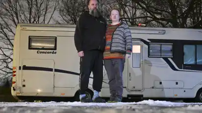 Juhani und Anne-Marie Front sind auf dem Rückweg einer Spanienreise.