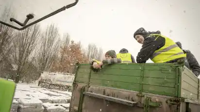 Trotz kalter Wintertemperaturen: Die Landjugend Hasbergen-Stuhr ließ sich bei der Tannenbaumsammlung nicht Bange machen.