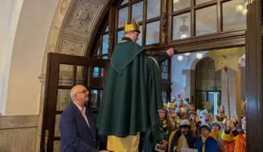 Bürgermeister Bovenschulte empfängt 22 Sternsinger aus Bremen-Nord