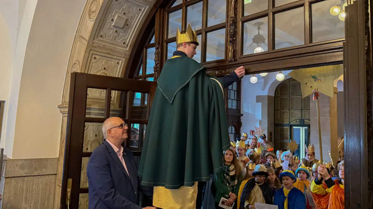 Bürgermeister Bovenschulte empfängt 22 Sternsinger aus Bremen-Nord