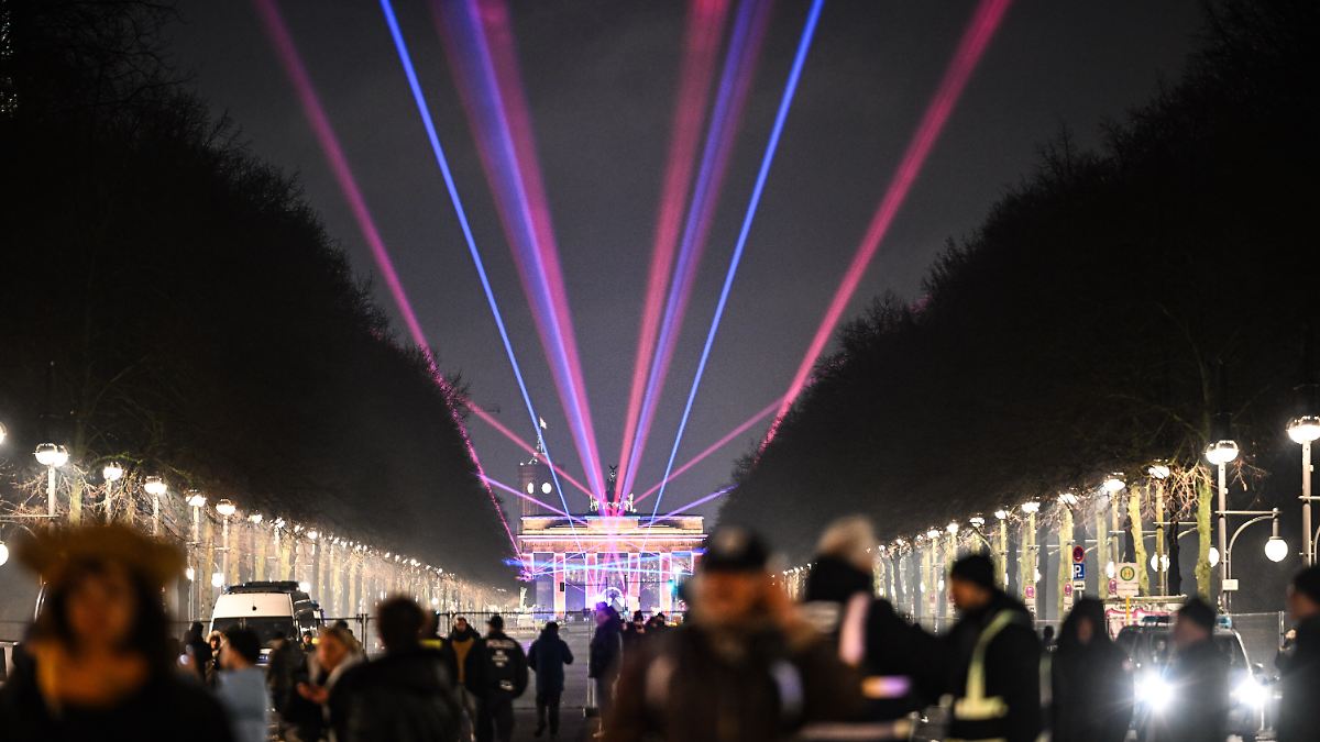 ntv wünscht frohes neues Jahr: Deutschland begrüßt 2026