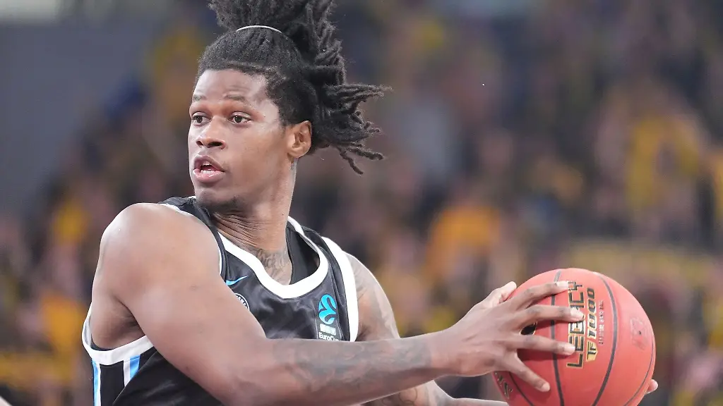 Leonard-Thorpe-Hamburg-Towers-in-Aktion