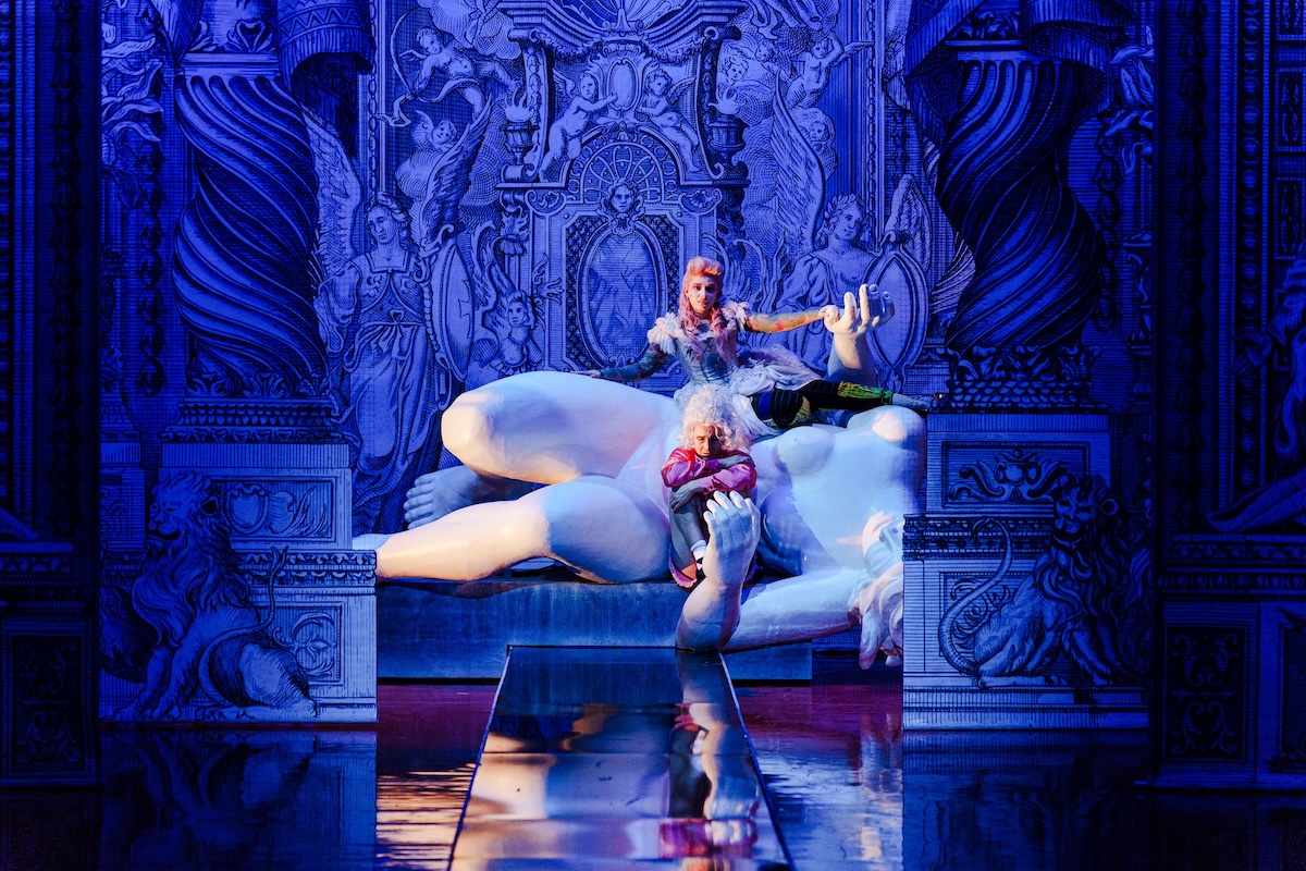 Leonce und Lena – Hessisches Staatstheater Wiesbaden – Stefan Pucher schickt Büchners Königskinder auf eine Rich Kids-Reise