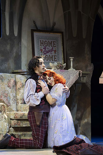 - Liebe siegt - Matteo Ivan Rasic und Sophia Keller bei "Die Piraten von Penzance" im Gärtnerplatztheater (©Foto: Anna Schnauss) 