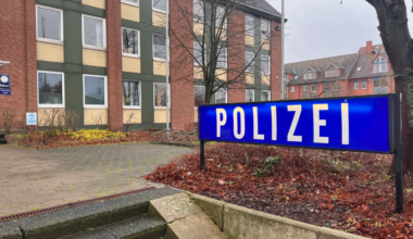 Ohne Führerschein unter Drogen und mit gestohlenen Kennzeichen unterwegs – Polizei stoppt 18-Jährigen in Garbsen