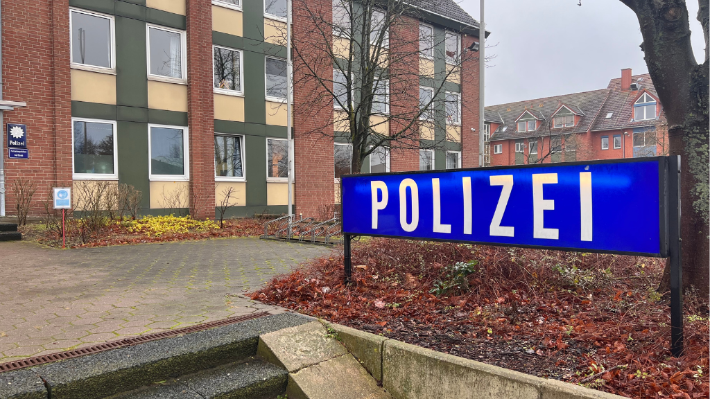 Ohne Führerschein unter Drogen und mit gestohlenen Kennzeichen unterwegs – Polizei stoppt 18-Jährigen in Garbsen