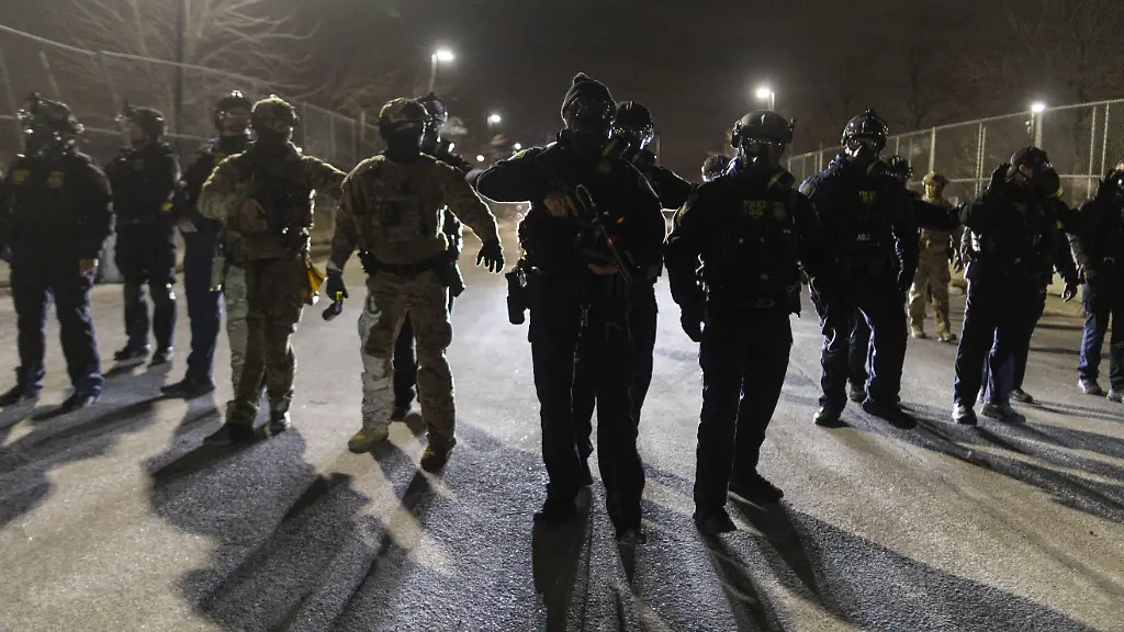 MINNEAPOLIS-MINNESOTA-U-S-Aei-JANUARY-15-Federal-immigration-officers-confront-protesters-outside-Bishop-Henry-Whipple-Federal-Building-in-Minneapolis-Minnesota-U-S-January-15-2026